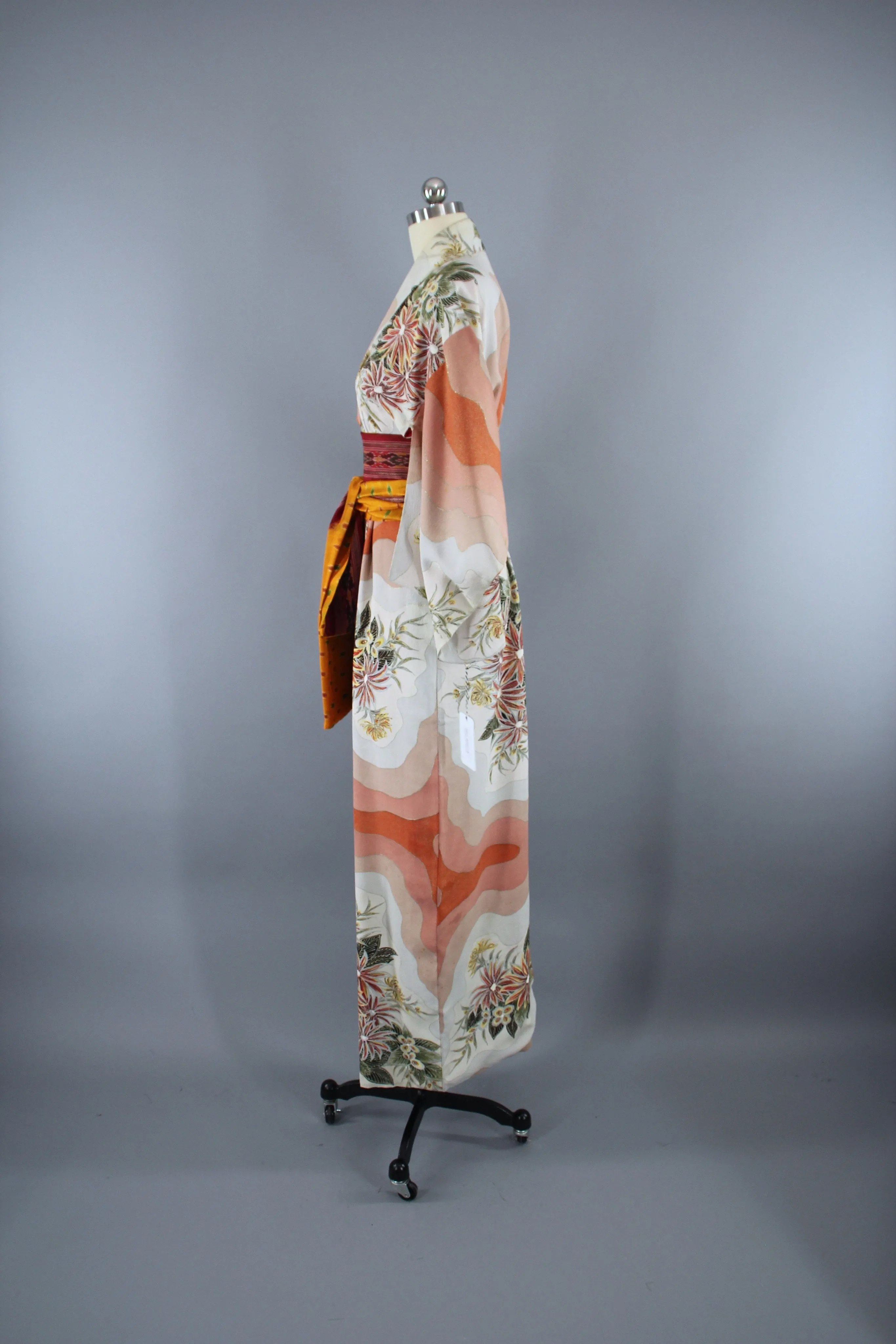 1940s Vintage Silk Kimono Robe / White Terra Cotta Floral Print