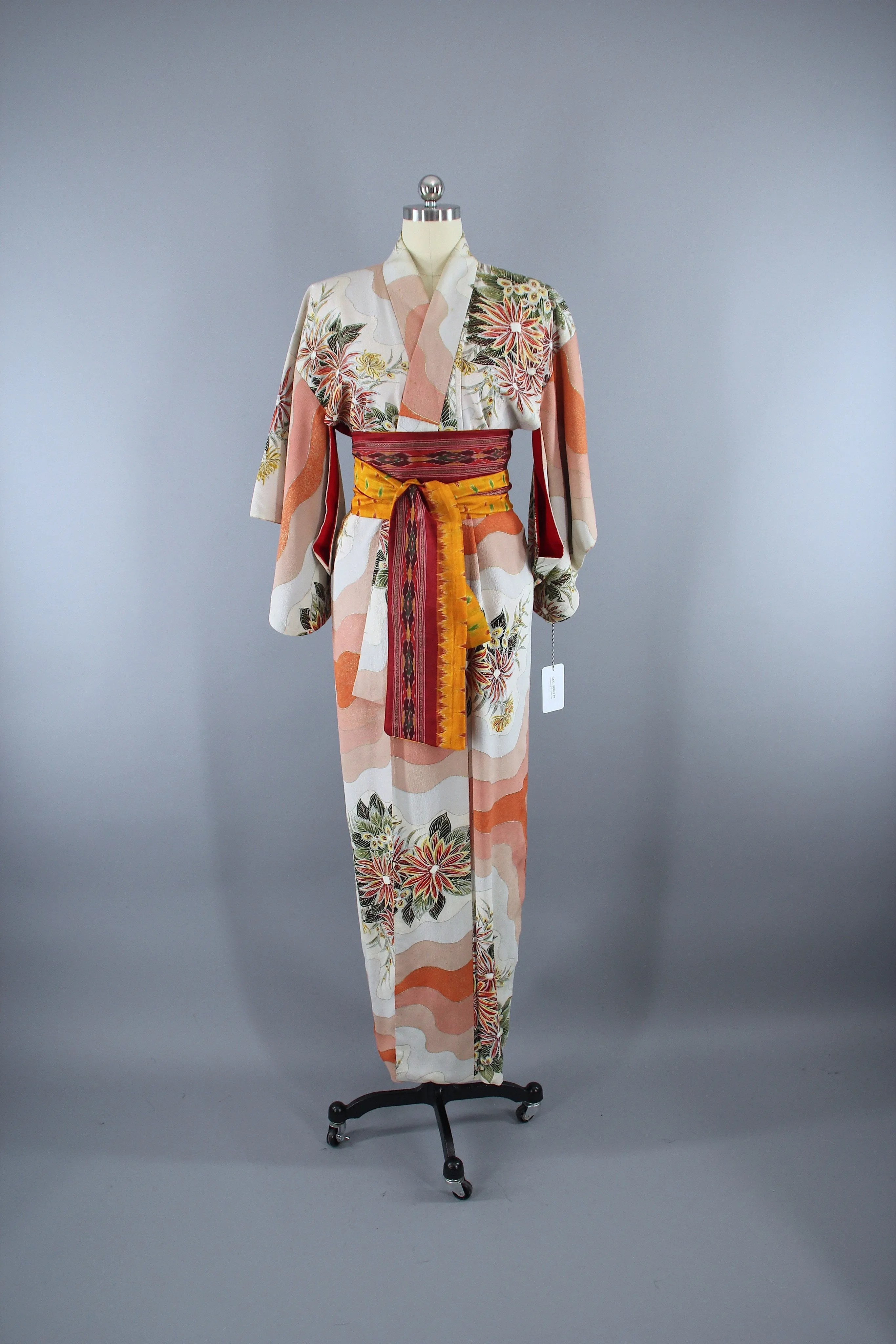 1940s Vintage Silk Kimono Robe / White Terra Cotta Floral Print