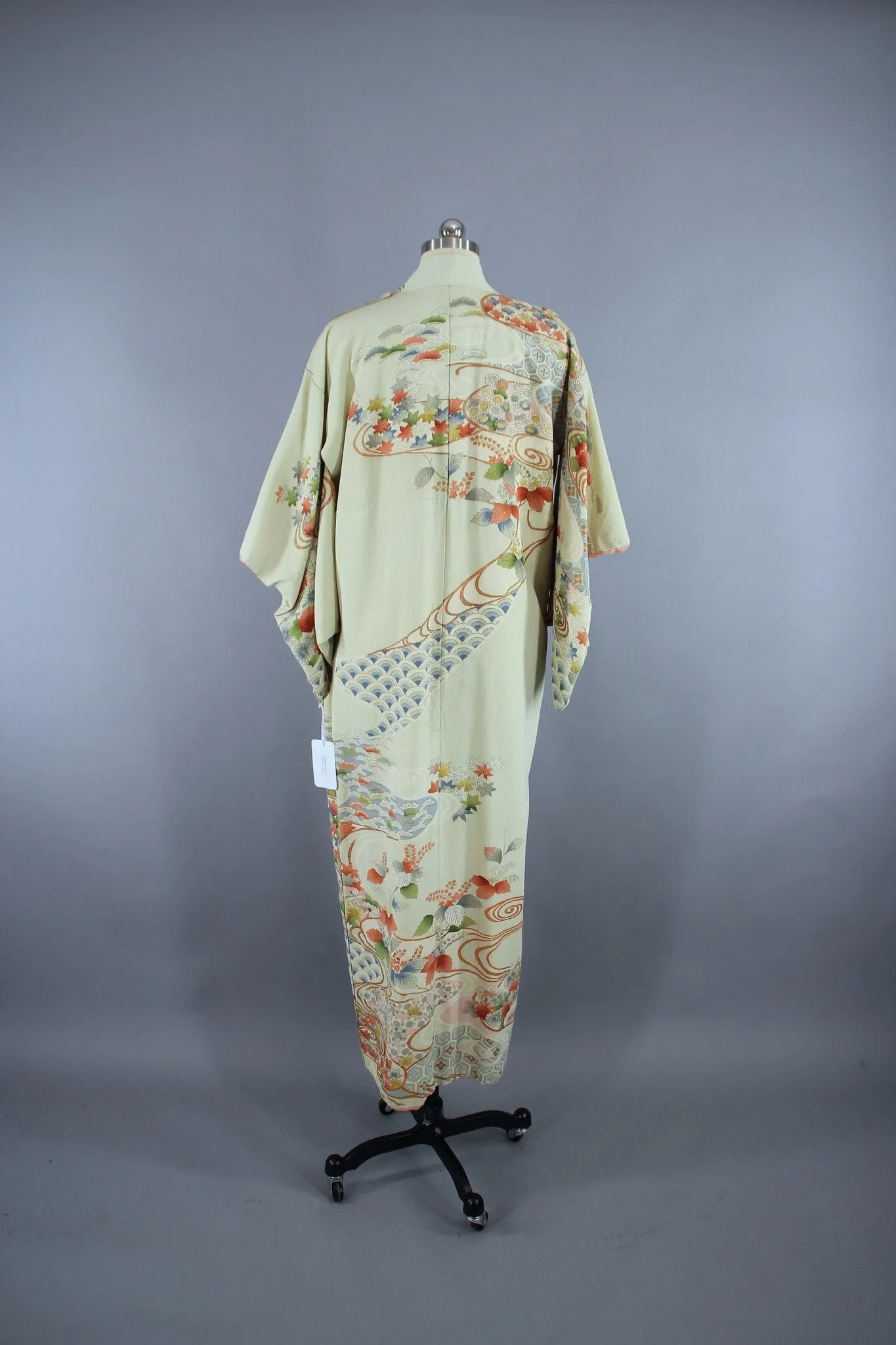 1950s Vintage Silk Kimono Robe / Pale Green Traditional Floral