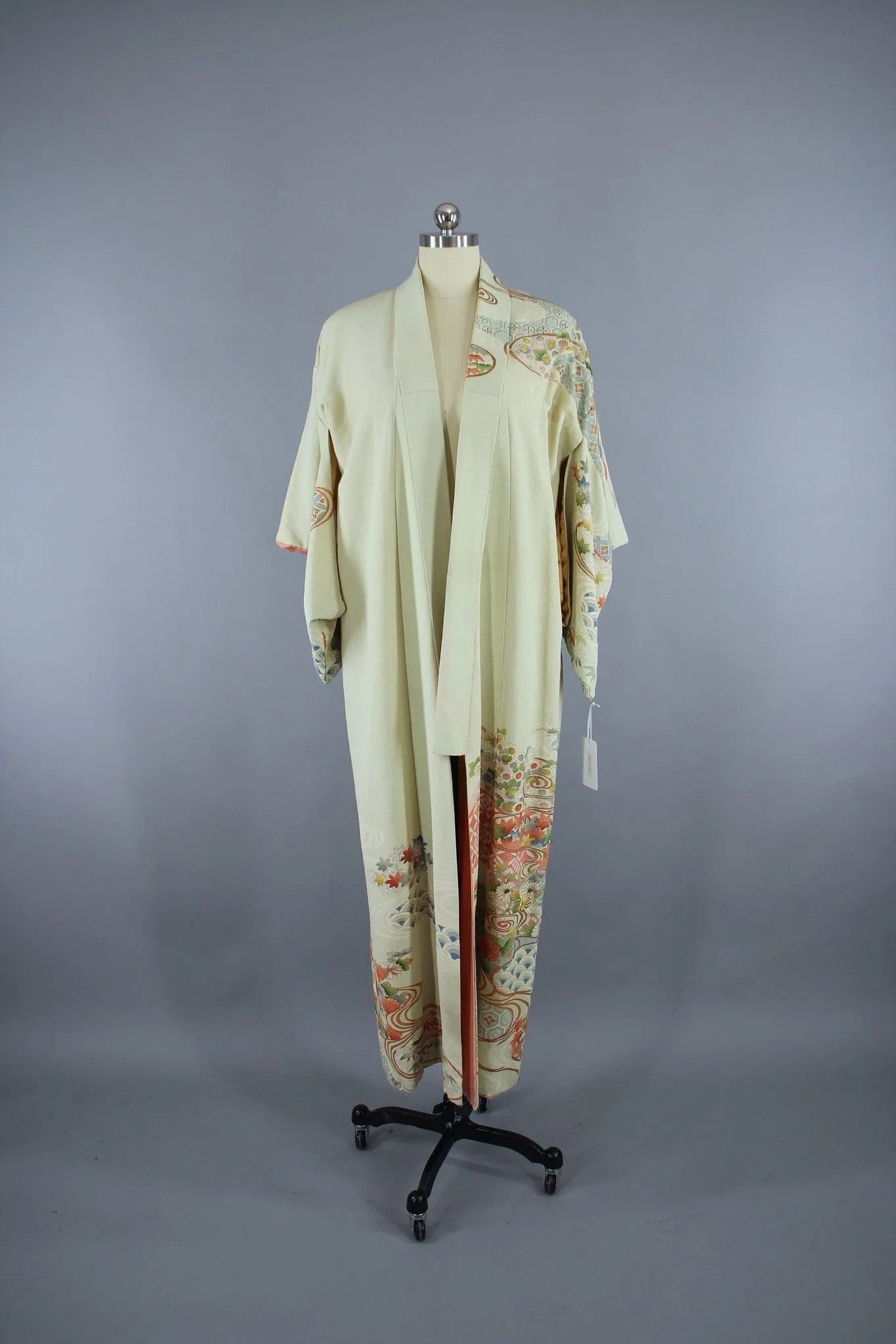 1950s Vintage Silk Kimono Robe / Pale Green Traditional Floral