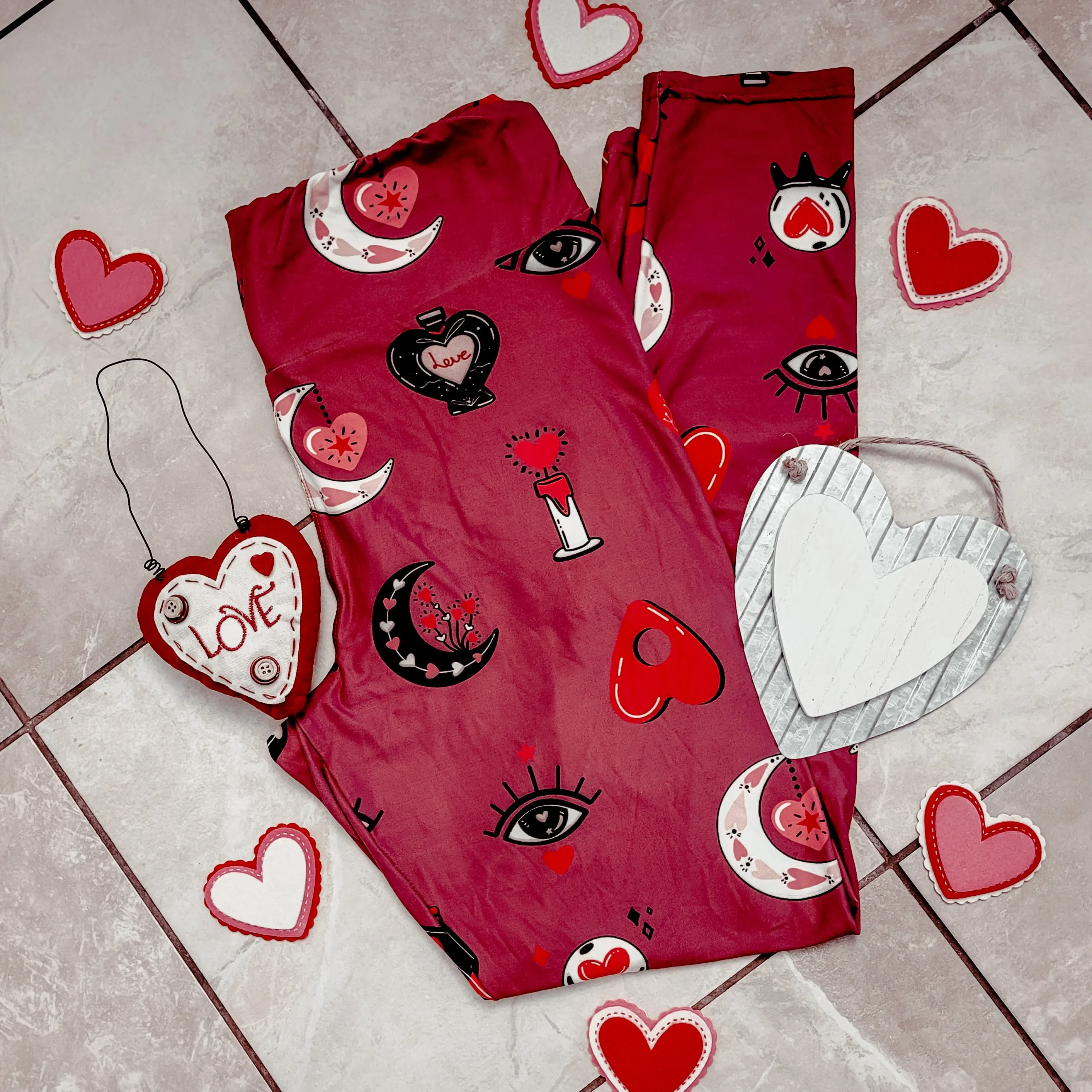 A Witch's Valentine Hearts (Exclusive) - High-quality Handcrafted Vibrant Leggings