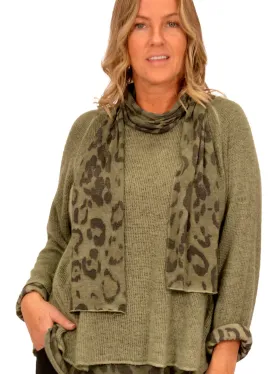 CATHERINE LILLYWHITE SWEATER W/LEOPARD SCARF