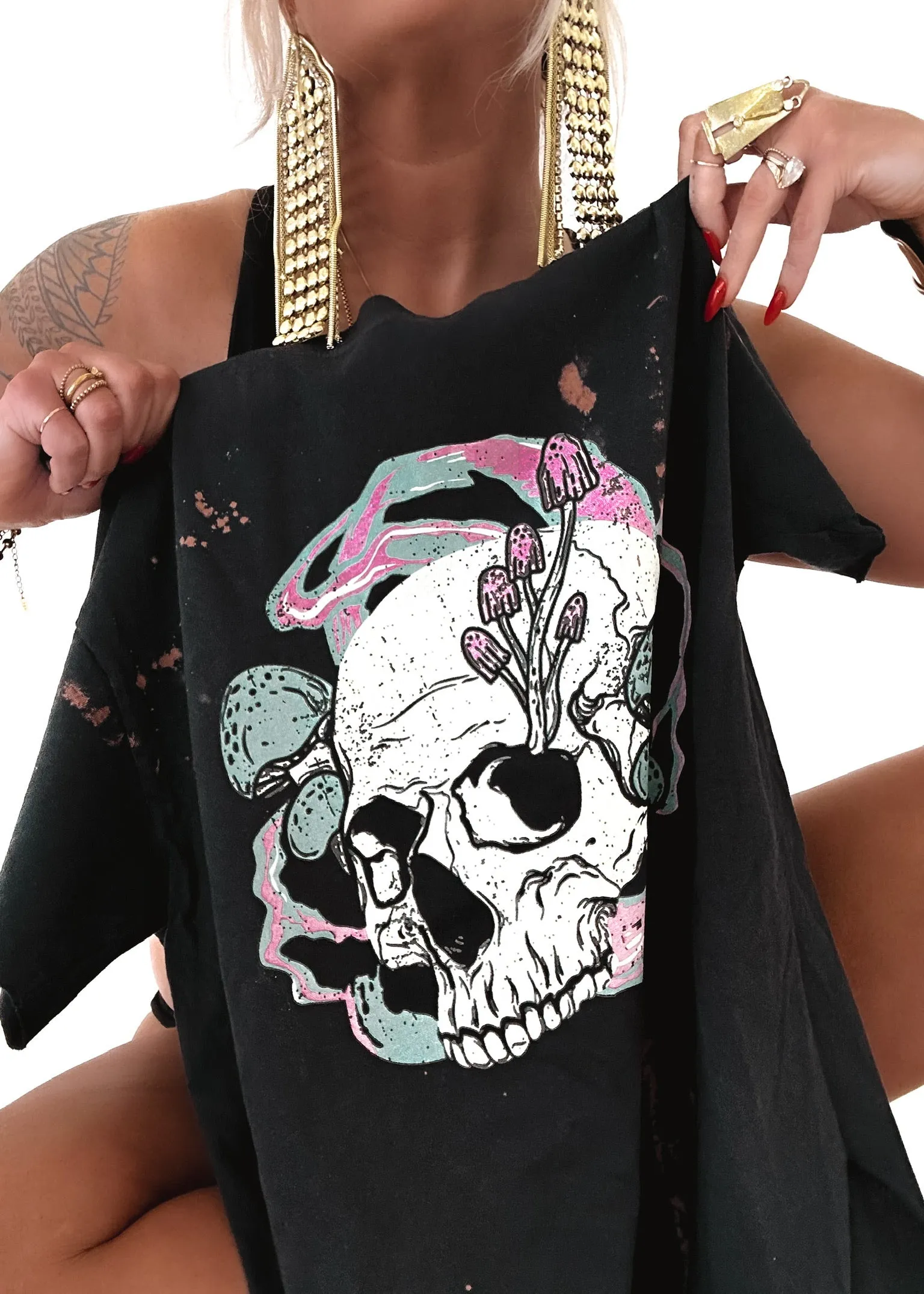 FLORAL SKULL BLEACHED OUT SIDE SLIT TEE