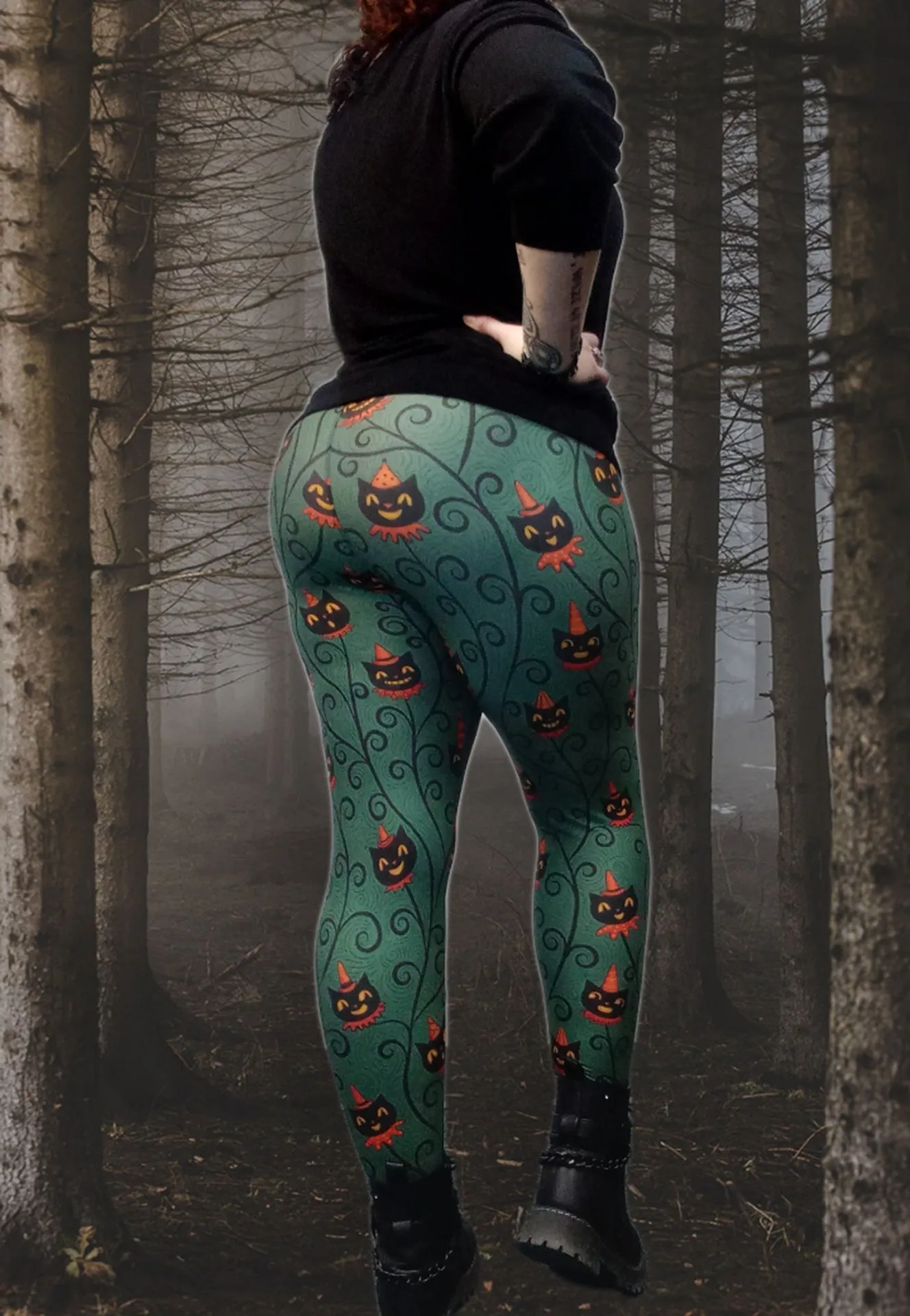 "Creeping Jack Vine" Black Vintage Cat Johanna Parker Exclusive - High-quality Handcrafted Vibrant Leggings