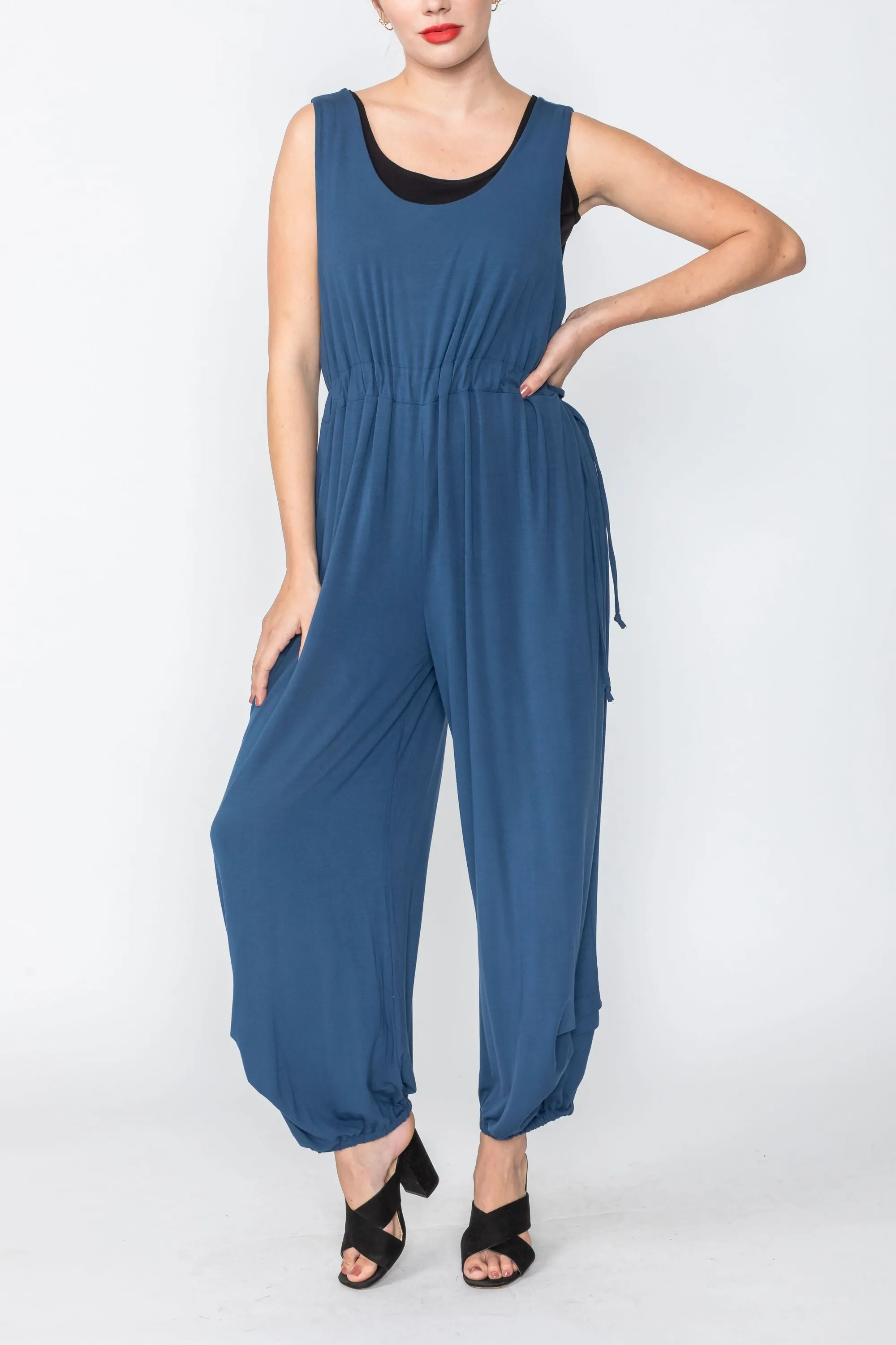 Round Neck Sleeveless Jumpsuit