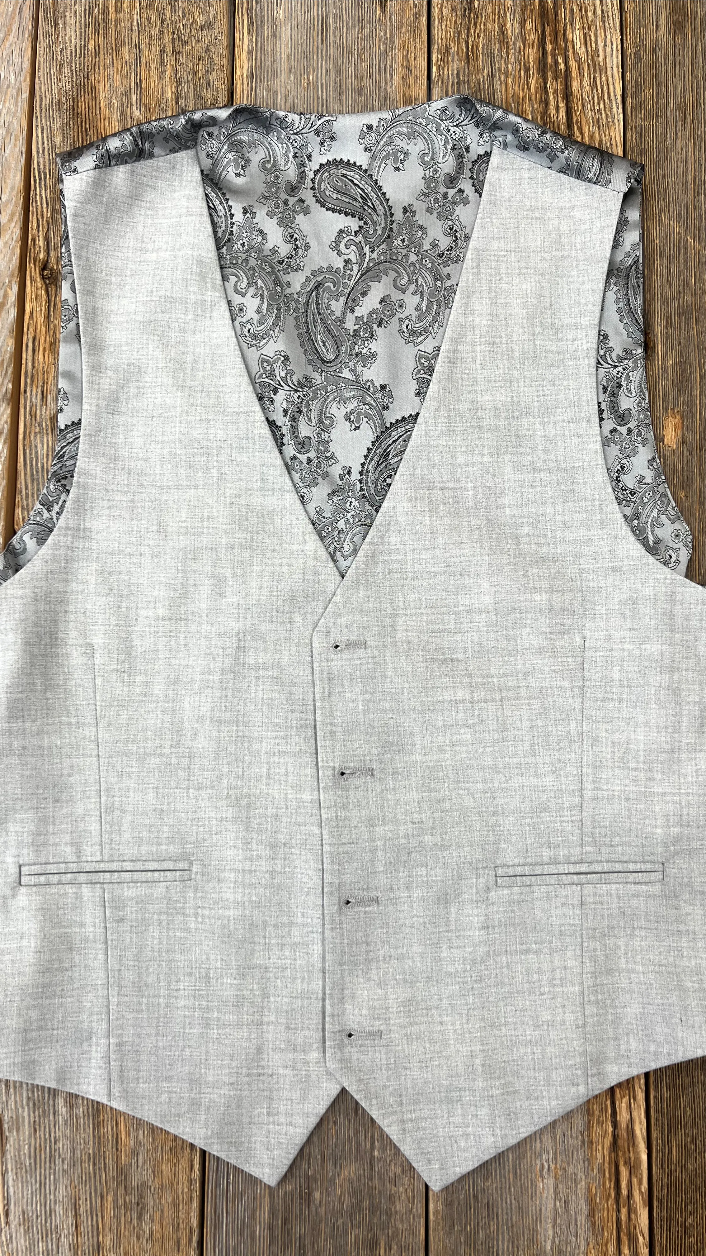 Vercini Men's Luxurious Gray Suit with Paisley Detail